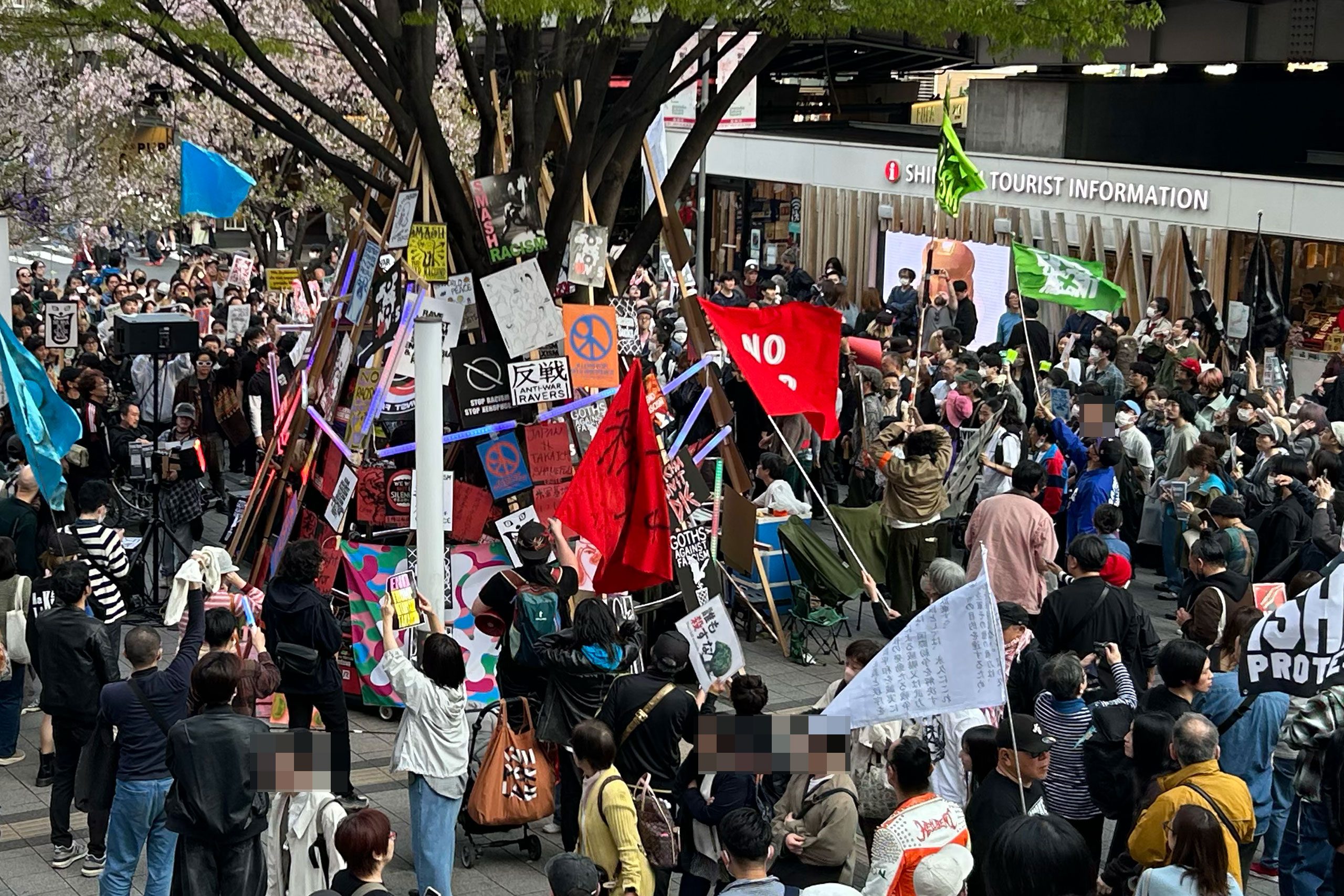 反戦呼びかけるデモの「とっとと氏ね」プラカード表記が物議 「平和って何だろう」と話題に : ガールズVIPまとめ