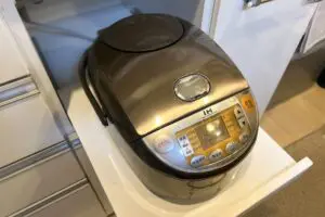 お弁当づくりで前日から炊飯セットはNG？　じつは食中毒のリスクも…管理栄養士が警鐘