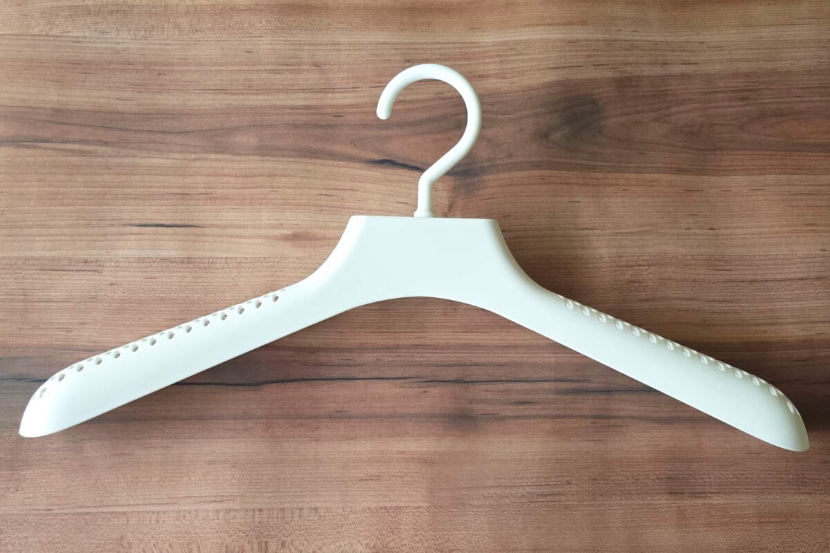 乾きやすい消臭剤入りハンガー