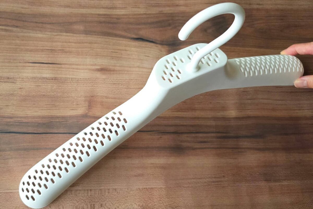 乾きやすい消臭剤入りハンガー