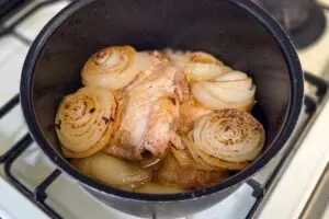 味付けは“塩”だけ　リュウジの「鶏と玉ねぎの煮込み」が想像以上のウマさ