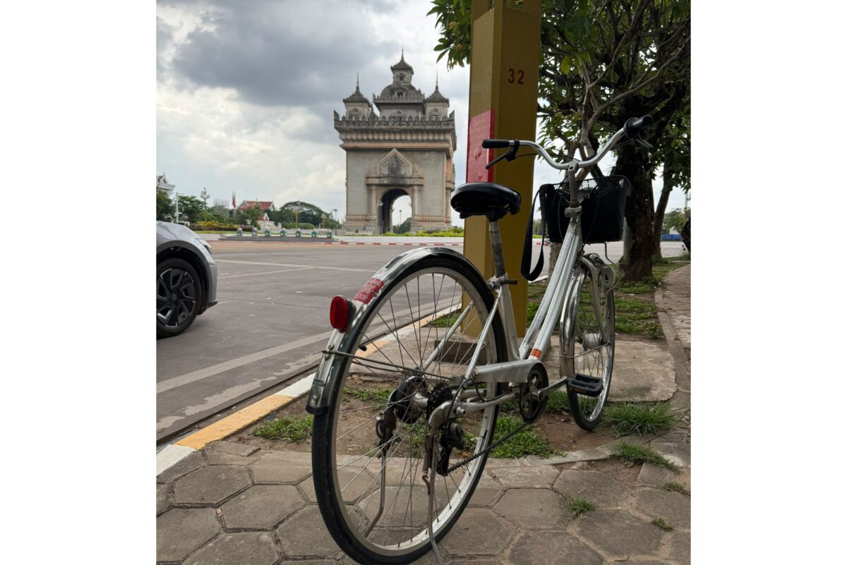ラオスで見つけた日本の自転車