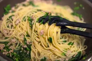 リュウジ、ニラ1束まるごと使う「ミートソースパスタ」　シンプルなのに驚きのウマさ