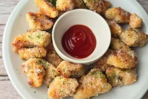 鶏むね肉で作る「ポップコーンチキン」　フライパン10分で子どもも喜ぶ1皿