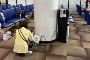 空港でどうしても充電したくなった女性　身勝手すぎる行為が「あまりにも迷惑」と波紋
