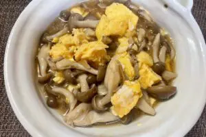 しめじと卵だけでメイン級　約200円で作れる「とろたましめじ」の満足感がすごい
