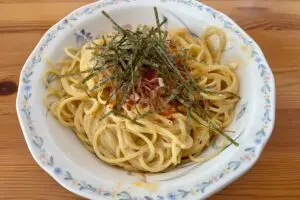 ワンパンで作る「卵かけパスタ」が想像以上　簡単なのにごちそうランチ
