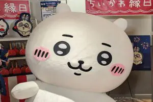 飲食店で「ちいかわ」出禁、異例の対応が波紋呼ぶ　「ちいかわに罪はない」「客の入店を禁止して」