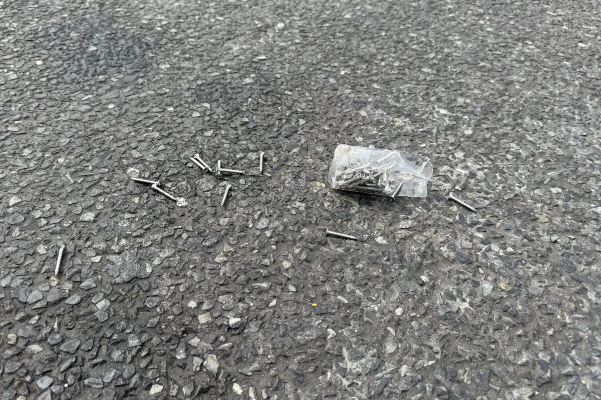高速道路SAに落ちていた危険すぎる物体、全国のドライバーがゾッとした　「犯罪では」と怒りの声相次ぐ