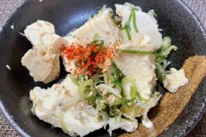 1個54円の豆腐で作る「大満足おつまみ」 さっと崩して和えるだけで完成