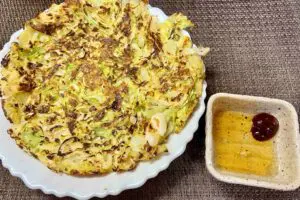 春キャベツ余ってたらこれ作って 卵1個でカリッと旨い焼きおつまみに