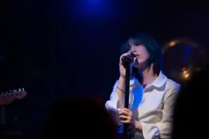 「君たちどこ小学校？」不審者と思いきや…　 女性シンガーの勇気ある行動に「りっぱな人助け」称賛呼ぶ