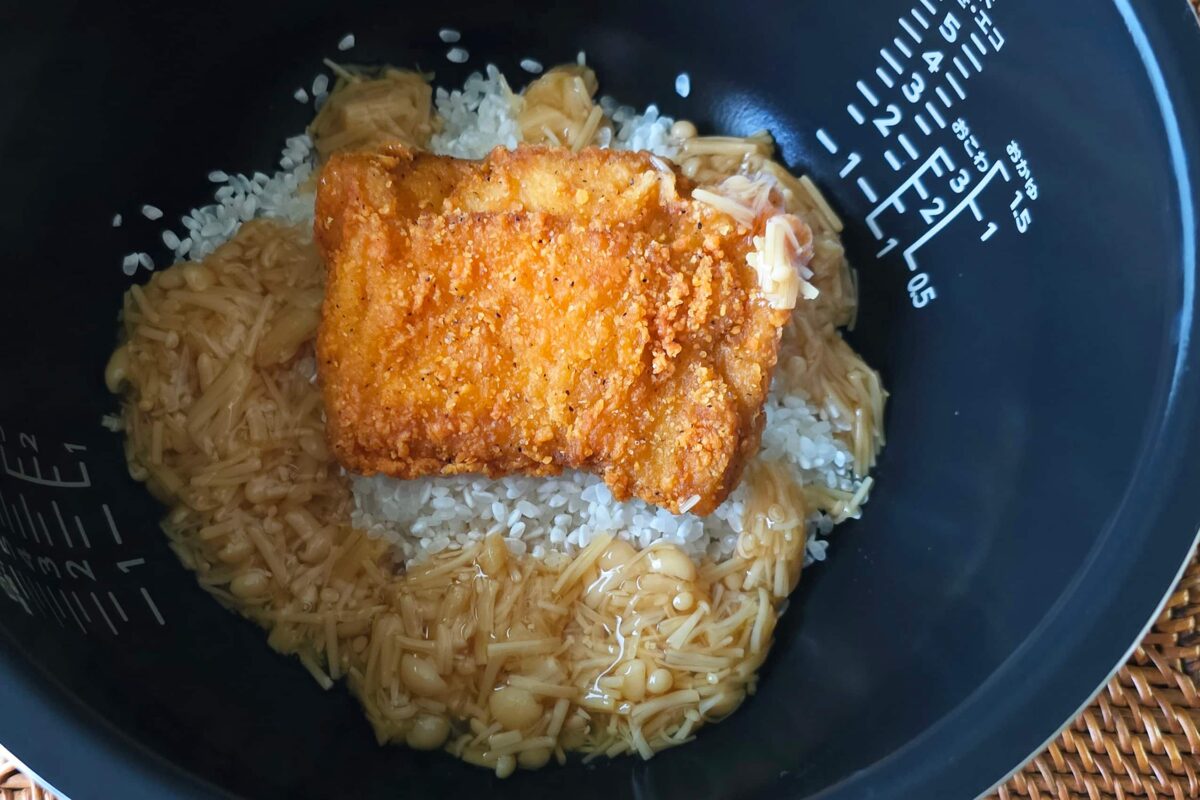 ファミチキとなめたけの炊き込みご飯
