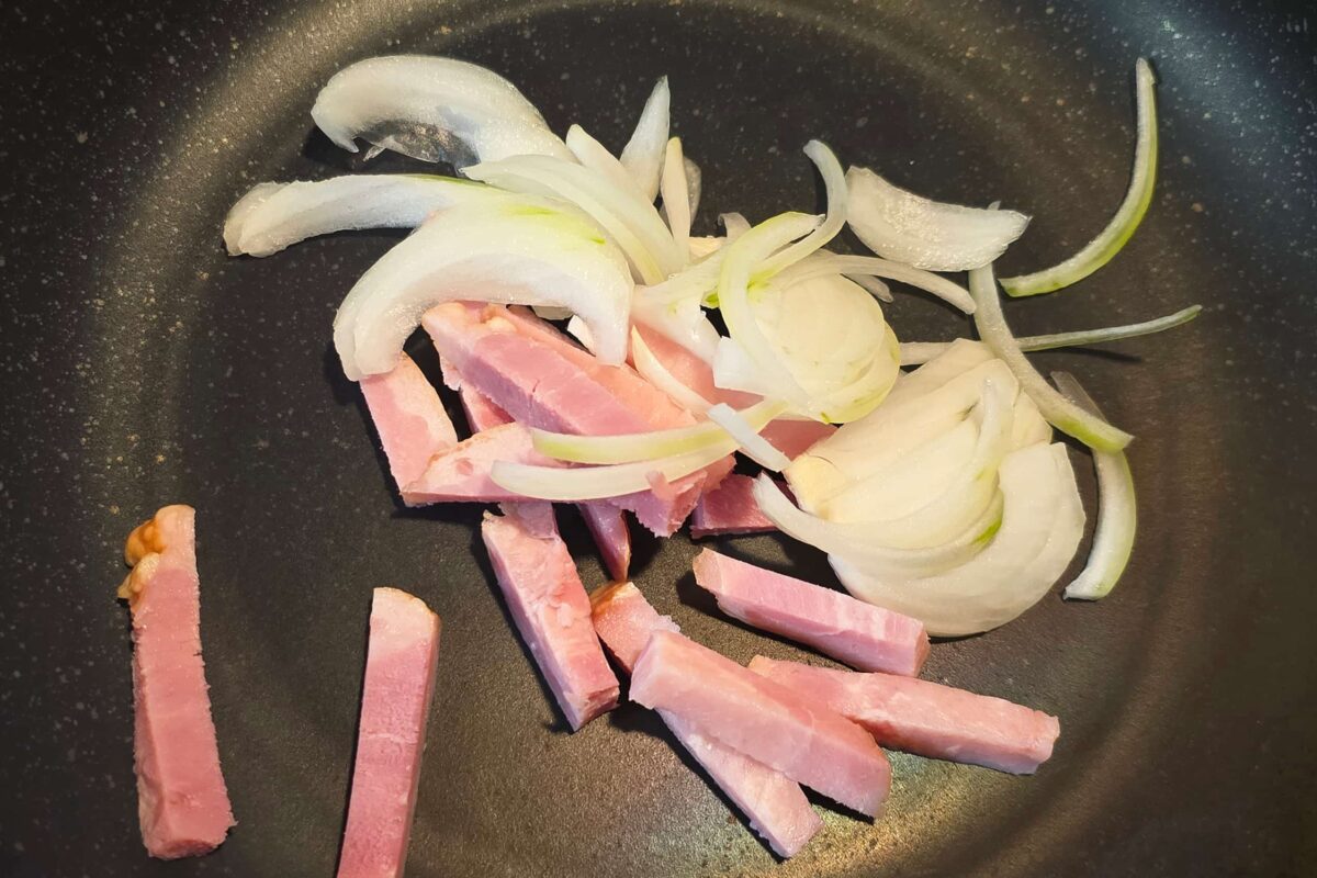 トマトクリームパスタ