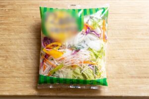 カットサラダ、「この状態」は絶対食べないで　プロが注意喚起「お腹壊す」「見て見ぬふりしてた…怖っ！」