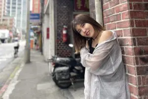 年代で大きく違う！　「SNSに恋人を載せたい」人の割合と心理とは