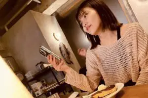 「束縛は愛情だと思う」は、男性のほうが多い割合に ツラいと感じる束縛を聞いた