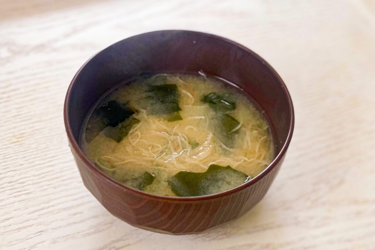 ツマとワカメの味噌汁