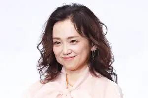 永作博美、“大物歌手”との過去の写真公開にファン歓喜 「どんな世界線…」一方で「姉妹みたい」