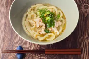 疲れた日に助かる冷凍うどん　下準備1分、レンチン4分で作る「とんこつ風」