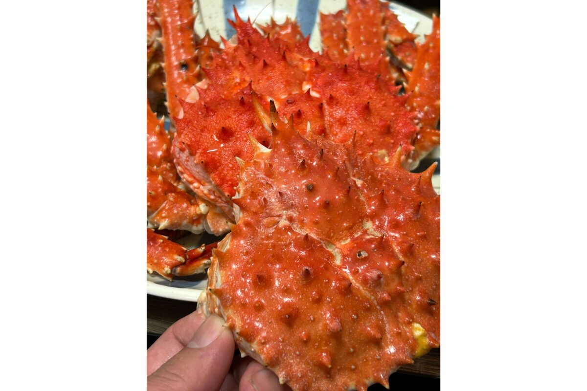 タラバガニの下にタラバガニ