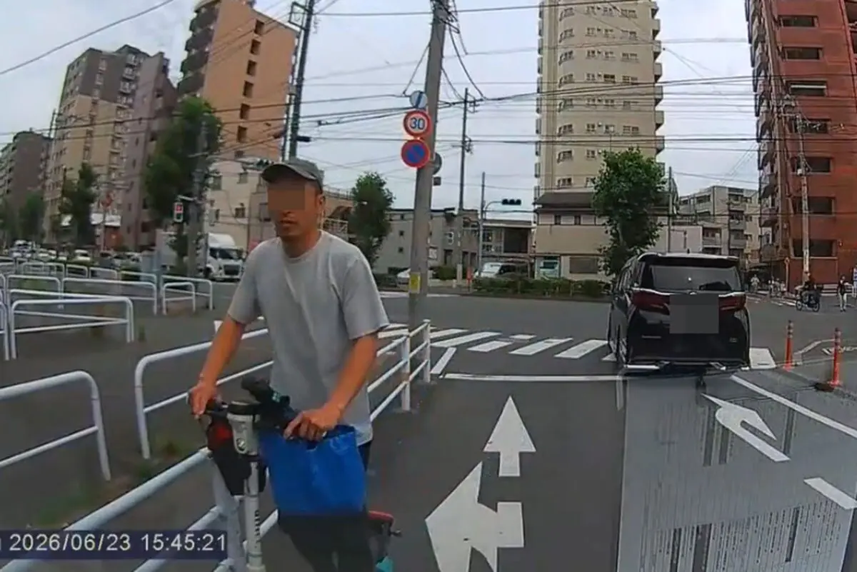 赤信号を無視したLUUP男性、右側走行で車に「どけよコラ！」　ドラレコが捉えた主張が「酷すぎる」と物議