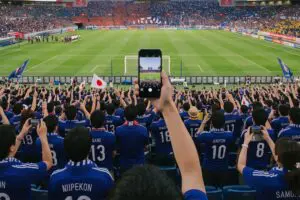 W杯の日本人客席が“別の意味”で盛り上がっていた理由　「試合どころじゃない 」「マジで来てたの！？」