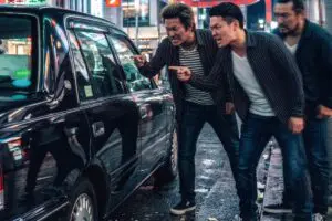 30年前、ガラ悪い男達に絡まれタクシーで逃走した芸人 運転手の“クズすぎる対応”が話題に