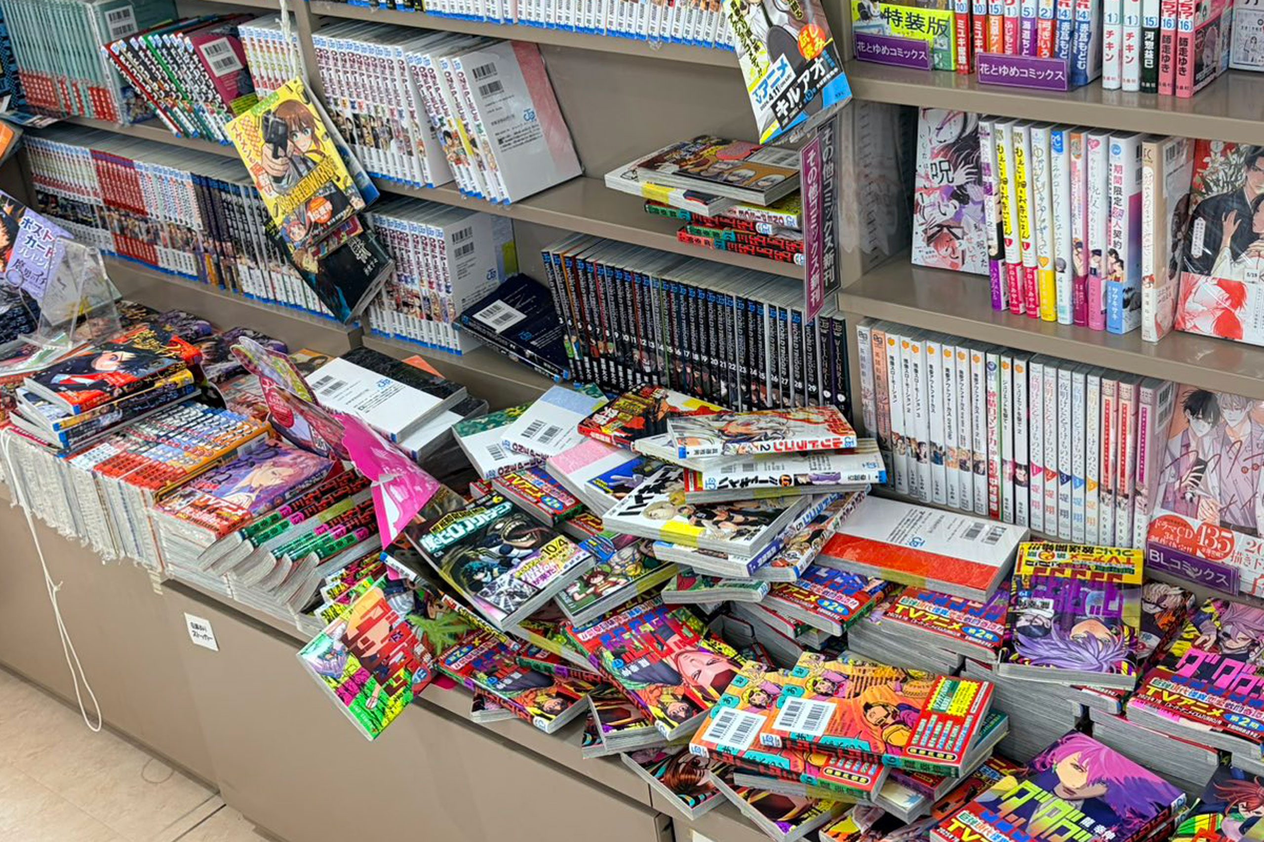 全国の書店、転売ヤーの餌食で荒れ果てた姿に 酷すぎる本の扱いが