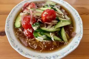 野菜たっぷり、汁まで飲み干したい　コウケンテツ氏の「冷やしスープそうめん」