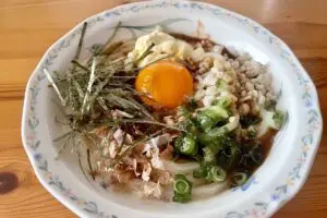 暑くて何も作りたくない日はコレ レンチンだけの“ふわとろ”冷やし釜玉うどん