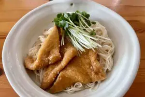 「またそうめん？」と言わせない　油揚げ2枚を煮るだけでご馳走に