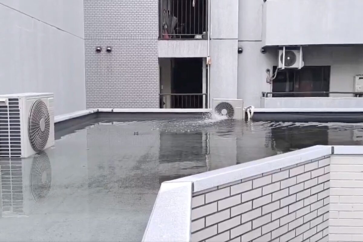 浸水で大ピンチの室外機