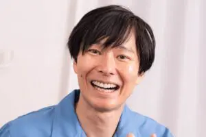 足を組んで食べていた大食い選手、指摘したら…　「返ってきた言葉」に驚き