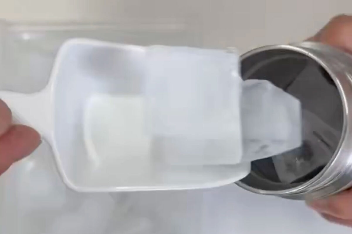 水筒に入れる氷