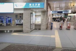 8月10日、東北沢駅前で叫び暴れるネット民が「迷惑すぎる」と物議　鉄道会社は「警察に通報した」