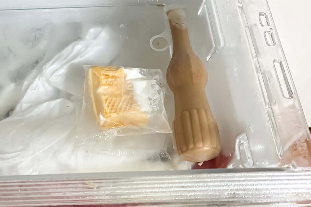 溶けたアイス・モナカ