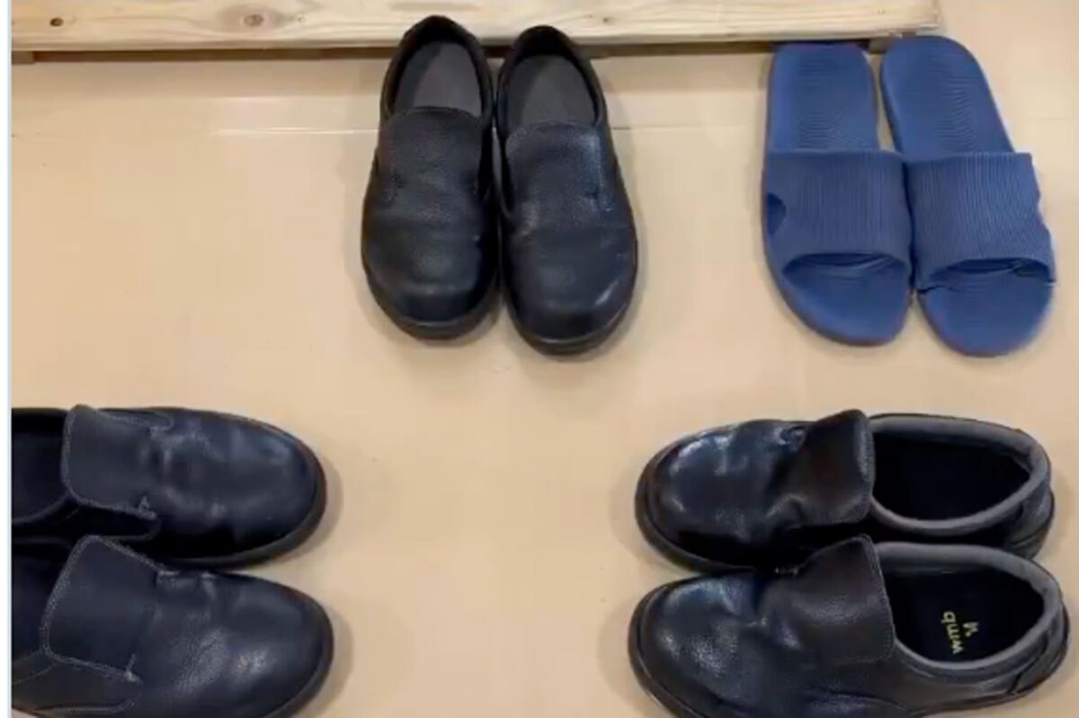 救急現場での靴の脱ぎ方