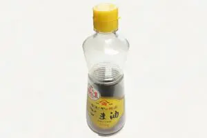 使い終わったごま油容器の簡単な捨て方に目からウロコ　ほったらかしでキレイに