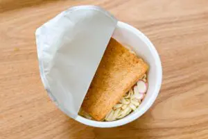 内村光良が大絶賛した「カップうどんの食べ方」 お湯の前に“ある液体”を入れる