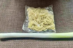 もうソースいらないかも…　シメに食べる「塩焼きそば」が悶絶する美味しさ