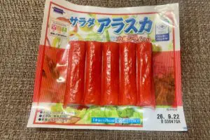 カニカマの「最高においしい食べ方」を大発見　“コレ”をまぶして焼くと鬼ウマに…