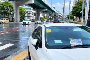 豪雨翌日の名古屋、不動車に貼られた「駐車違反」が「警察のイジメ」と物議 愛知県警は詳細の回答を拒否