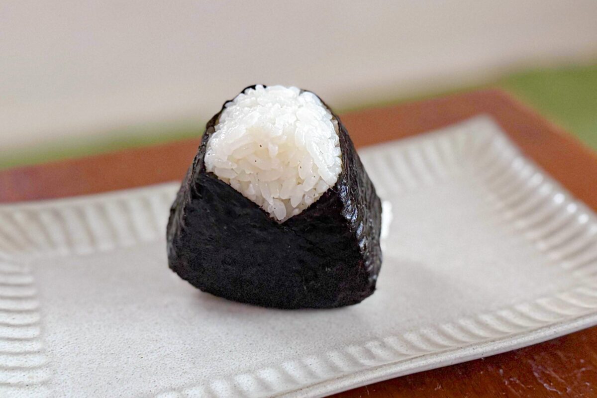 ファミリーマート「ごちむすび 鮭はらみ」