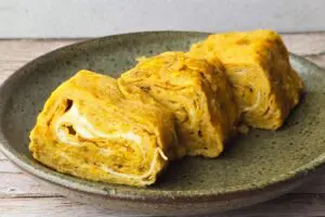 玉子に“コレ”入れるだけ「お寿司屋さんの厚焼き玉子」 桃屋公式レシピが目からウロコ