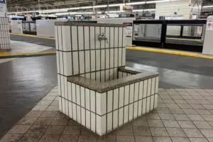 駅ホームにある手洗い場、その用途に「知らなかった…」と驚きの声 阪急電鉄は「乗客も使える」と説明