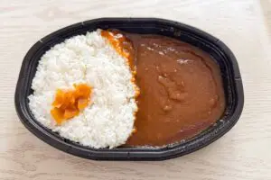 「マジで美味かった」ファミマ“究極の平凡カレー”に反響　一流シェフも「安くない？」