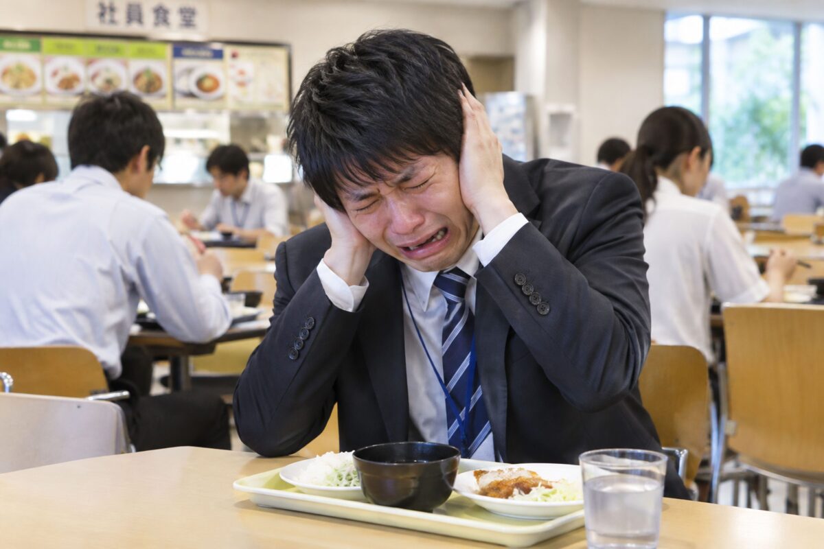 頭を抱える若手社員
