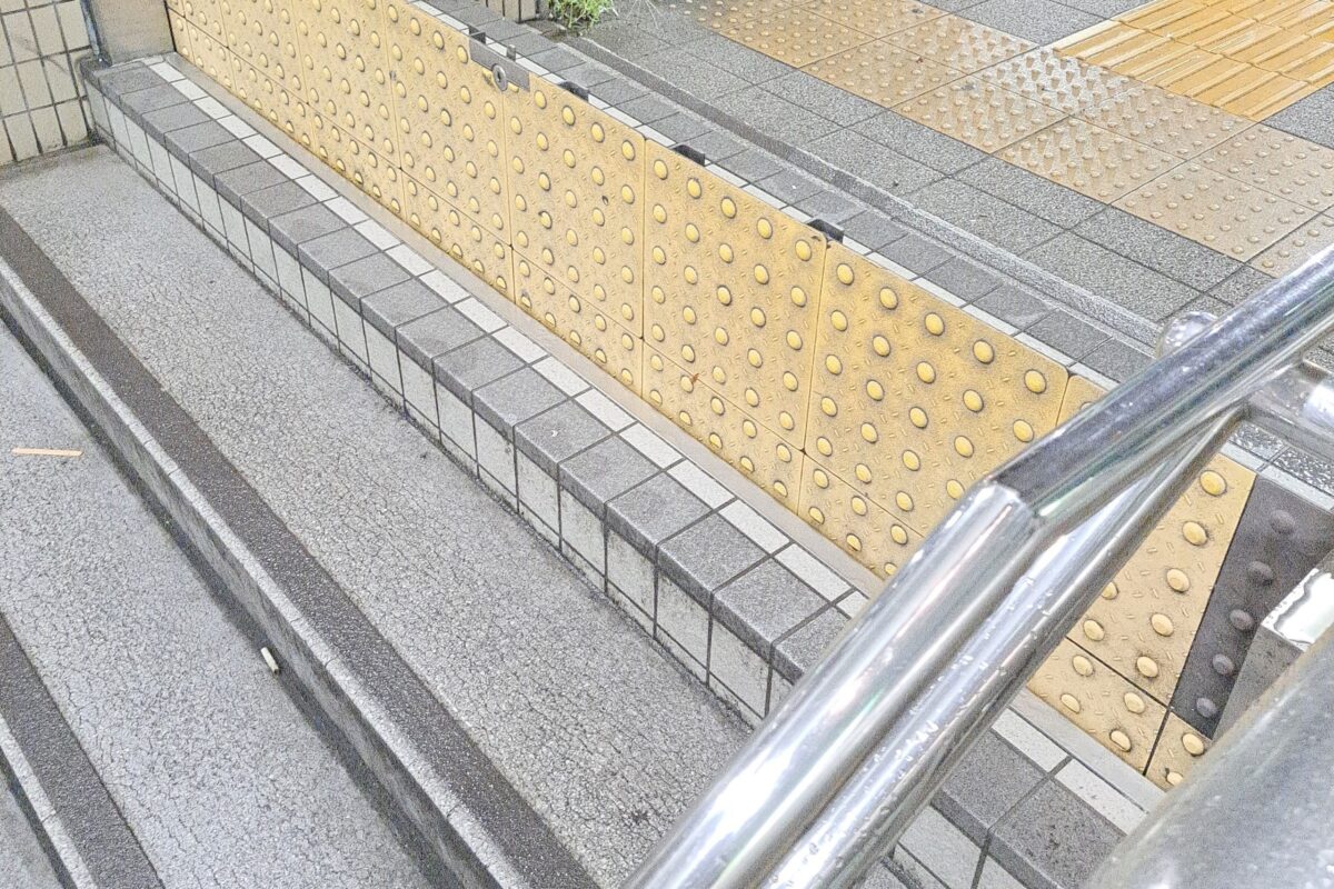 伏見駅の点字ブロック