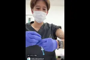 現役医者芸人、インフル予防接種を打つ動画にツッコミ殺到　「ま、マジか？！」「すごい」